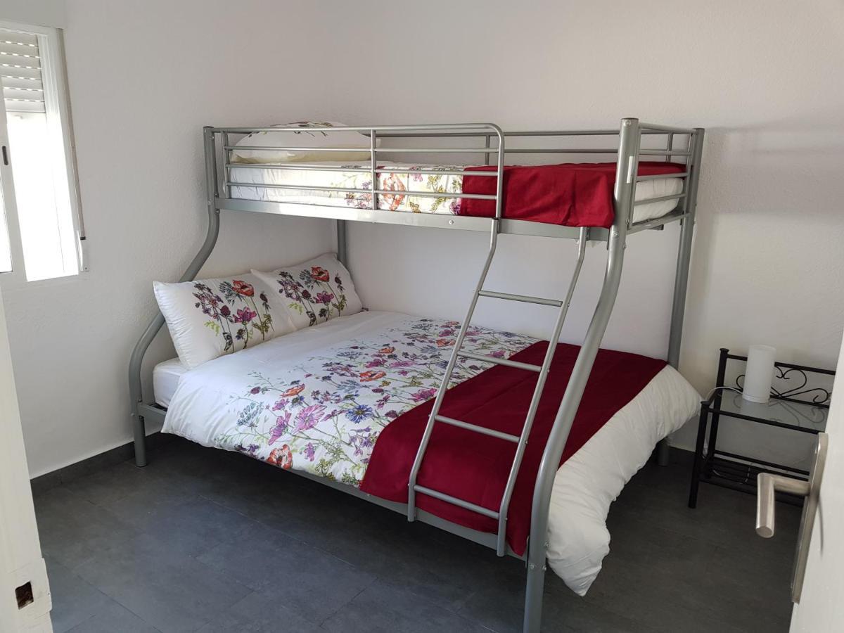 Lovely Bungalow For Four Close To Beach And City In Torrevieja Esterno foto