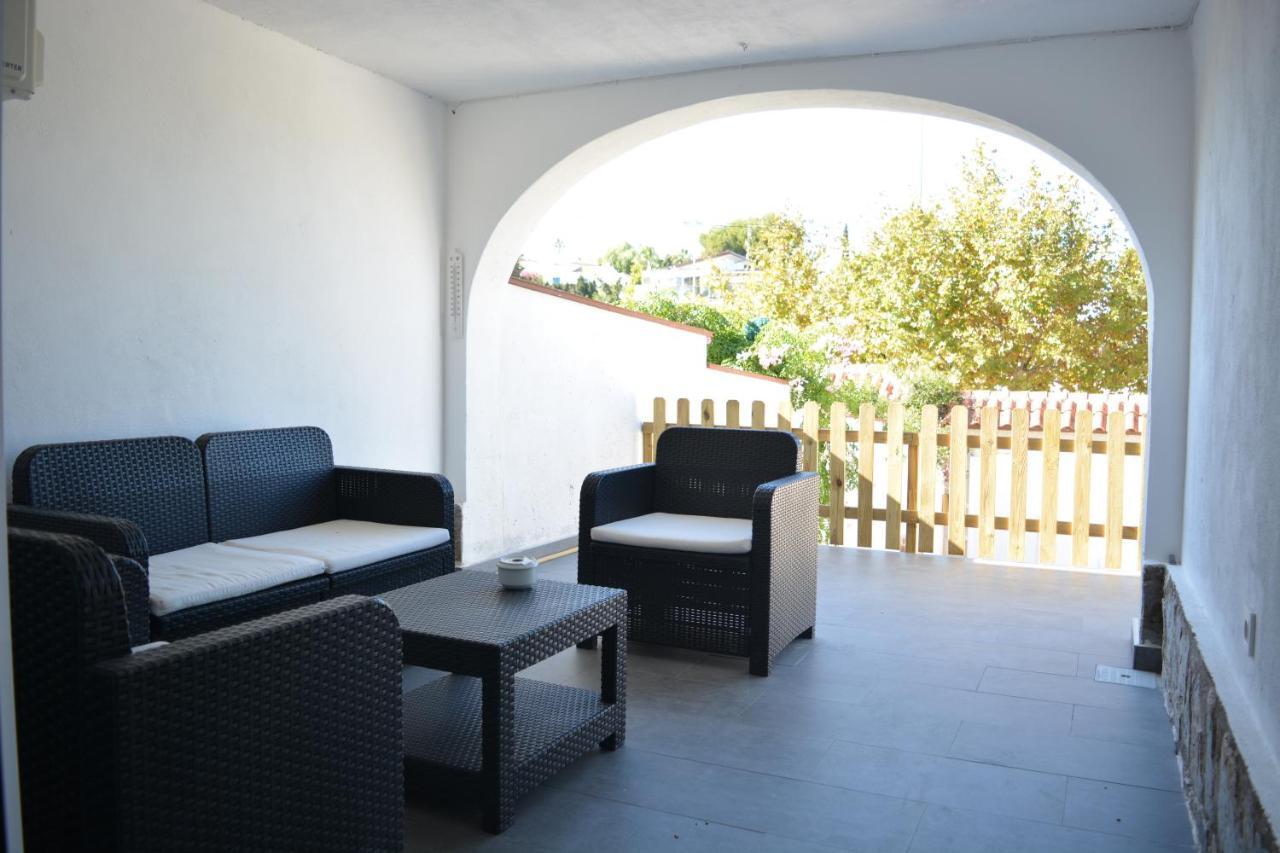 Lovely Bungalow For Four Close To Beach And City In Torrevieja Esterno foto