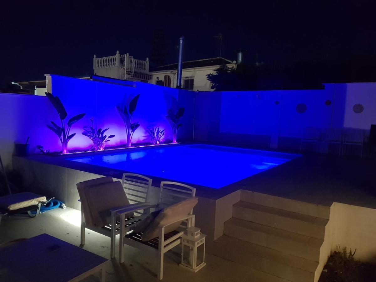 Lovely Bungalow For Four Close To Beach And City In Torrevieja Esterno foto