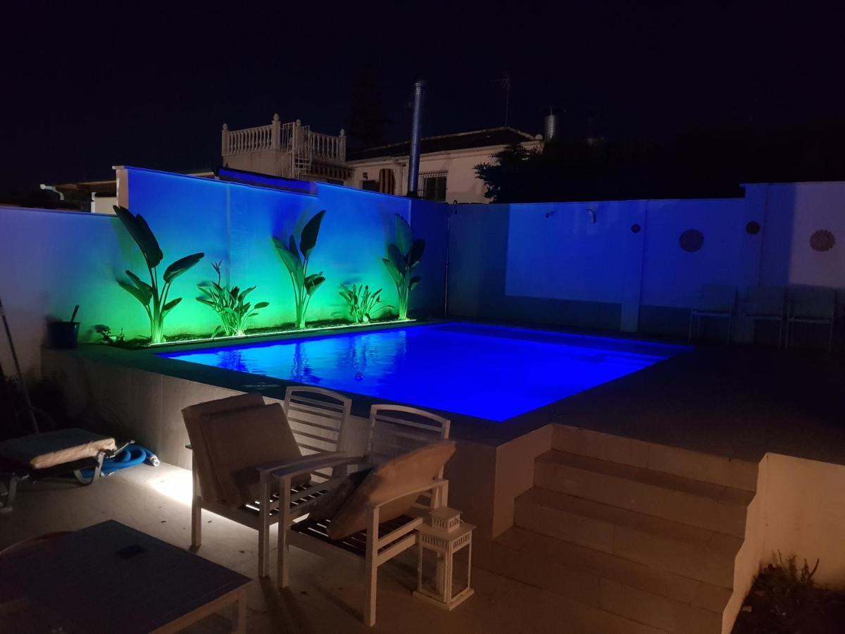 Lovely Bungalow For Four Close To Beach And City In Torrevieja Esterno foto